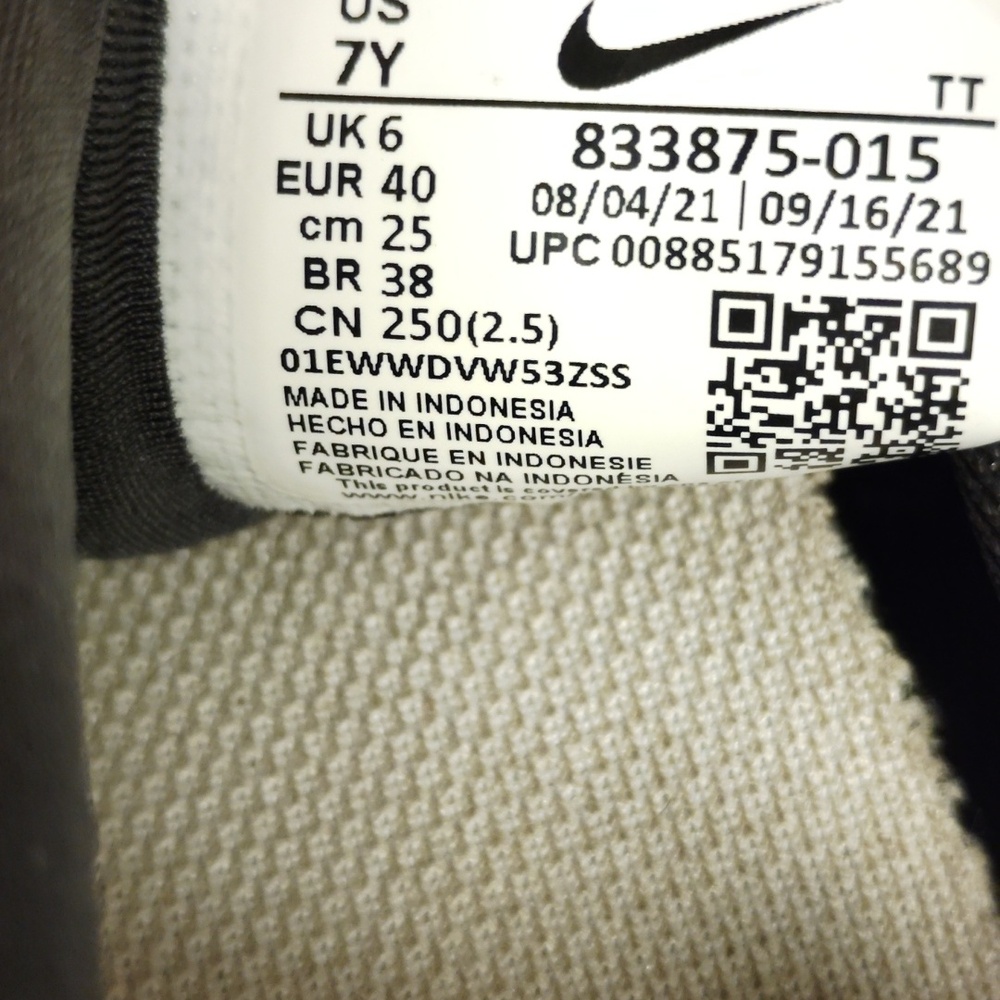Nike Kids Black and White Athletic Shoes - Picture 8 of 9